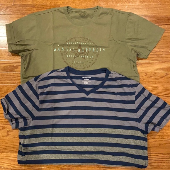 Bundle two men banana Republic shirts